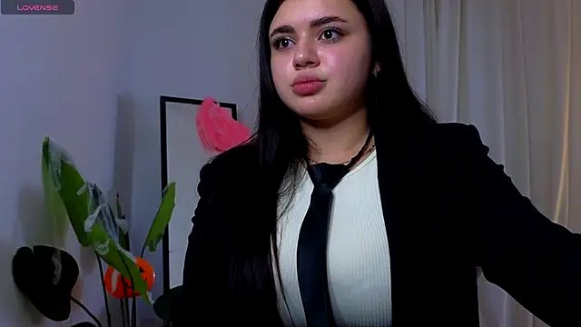 courtneyk  online show from November 2025 02:30:01 PM