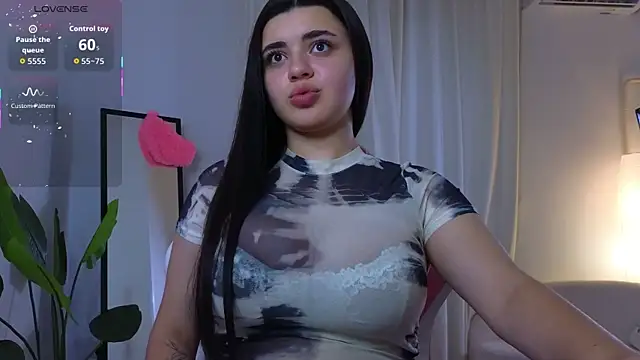 courtneyk  online show from November 2025 01:34:02 PM