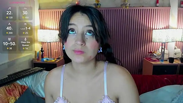 Snapshot of HollyHill_ chatting on October 2025 01:14:02 AM HollyHill online show from October 2025 01:14:02 AM