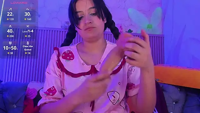 Snapshot of HollyHill_ chatting on October 2025 07:57:02 PM HollyHill online show from October 2025 07:57:02 PM