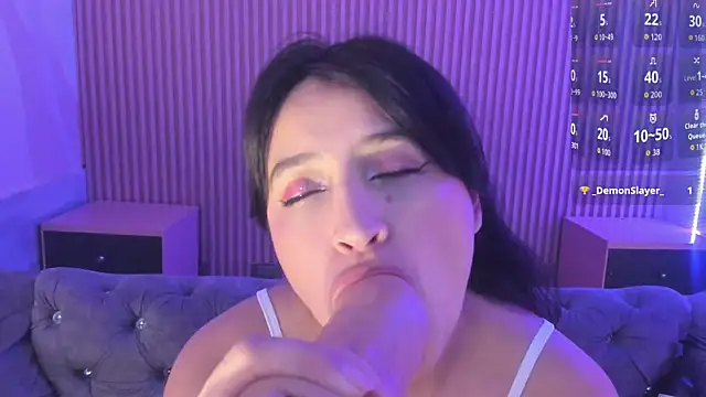 Snapshot of HollyHill_ chatting on November 2025 08:09:01 PM HollyHill online show from November 2025 08:09:01 PM