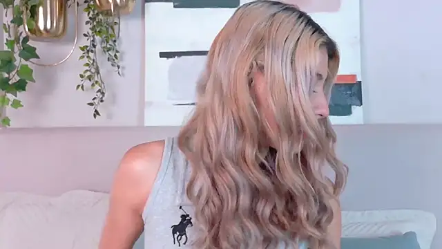 ZoehAngel online show from October 2025 12:58:01 PM