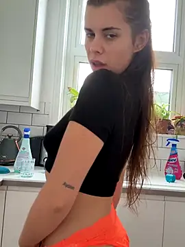 Snapshot of AlitaNova chatting on October 2025 11:07:01 AM AlitaNova online show from October 2025 11:07:01 AM