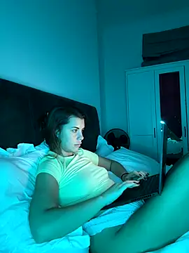 Snapshot of AlitaNova chatting on October 2025 10:59:02 AM AlitaNova online show from October 2025 10:59:02 AM