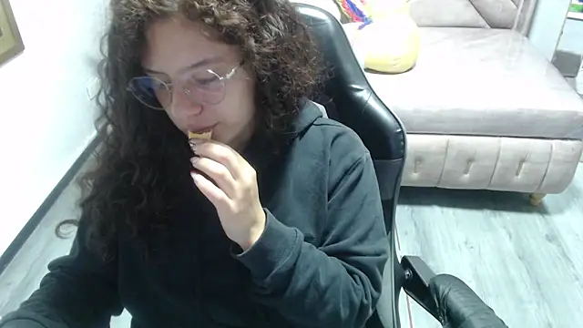 Velvet Moon V online show from November 2025 01:32:01 PM