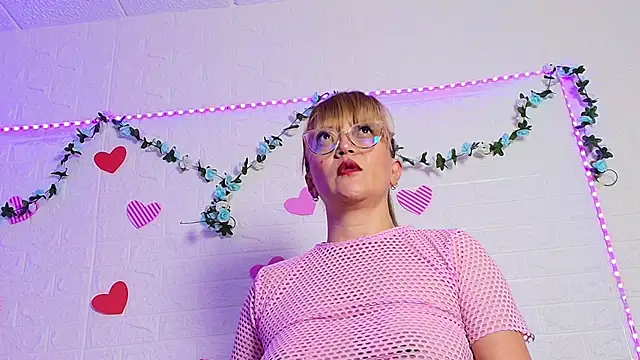 Snapshot of naomi_diamond_ chatting on November 2025 09:03:01 PM naomi diamond online show from November 2025 09:03:01 PM