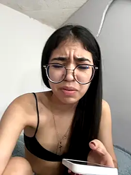 Snapshot of _Alix_7 chatting on October 2025 01:00:02 AM Alix 7 online show from October 2025 01:00:02 AM