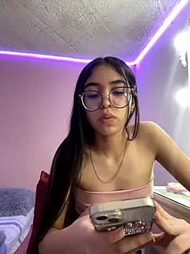 Snapshot of _Alix_7 chatting on October 2025 12:11:01 AM Alix 7 online show from October 2025 12:11:01 AM