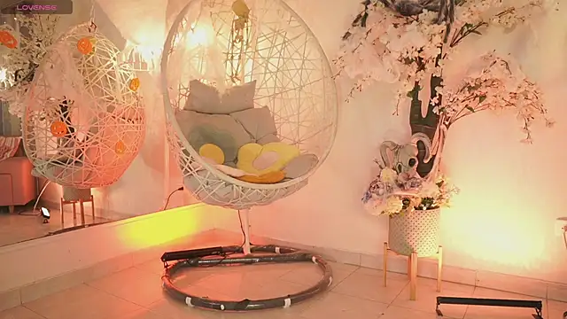 Snapshot of JadeSummerr chatting on October 2025 11:40:02 AM JadeSummerr online show from October 2025 11:40:02 AM