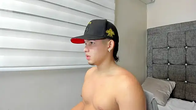 Riky Strong online show from December 2025 03:13:01 AM