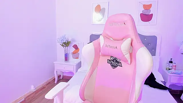 Snapshot of Shaleena_ chatting on October 2025 08:25:01 PM Shaleena online show from October 2025 08:25:01 PM