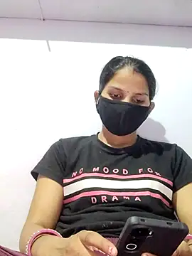 poojam93 online show from October 2025 02:58:02 PM