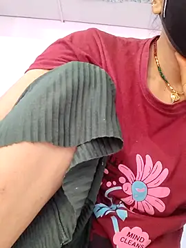 poojam93 online show from November 2025 03:52:02 AM