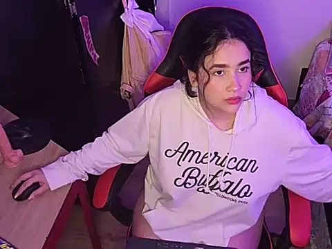 ChloeSnoww online show from October 2025 03:35:01 AM