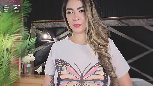 Snapshot of CristalHeart_ chatting on October 2025 12:02:01 PM CristalHeart online show from October 2025 12:02:01 PM