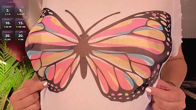 Snapshot of CristalHeart_ chatting on October 2025 12:05:02 PM CristalHeart online show from October 2025 12:05:02 PM