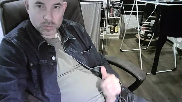 Snapshot of Chrisprngr chatting on October 2025 04:39:02 PM Chrisprngr online show from October 2025 04:39:02 PM