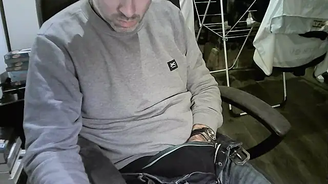 Snapshot of Chrisprngr chatting on November 2025 03:25:01 PM Chrisprngr online show from November 2025 03:25:01 PM