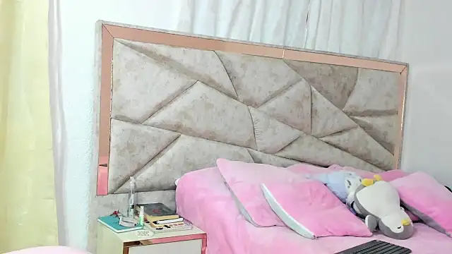 Snapshot of kendal_hot01 chatting on September 2025 09:19:01 PM kendal hot01 online show from September 2025 09:19:01 PM