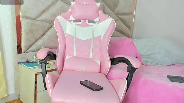 Snapshot of kendal_hot01 chatting on October 2025 10:51:02 PM kendal hot01 online show from October 2025 10:51:02 PM