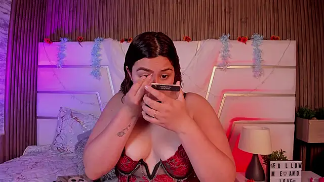 AdelaTaylor online show from October 2025 07:01:01 PM