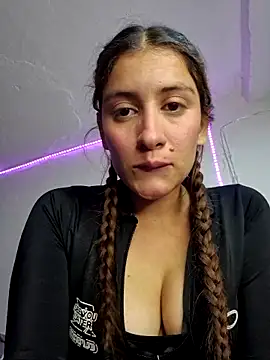 Snapshot of aytanna_torrez chatting on November 2025 03:47:02 PM aytanna torrez online show from November 2025 03:47:02 PM