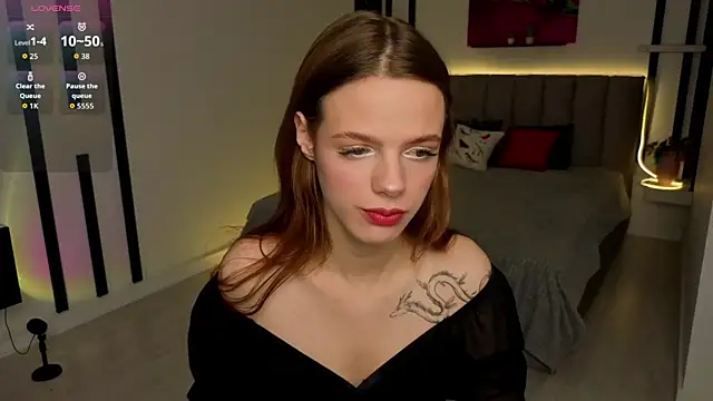 Snapshot of AliceDelaney chatting on October 2025 08:15:01 PM AliceDelaney online show from October 2025 08:15:01 PM