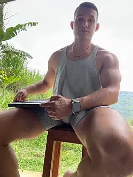 Marco Vega online show from October 2025 05:02:02 PM