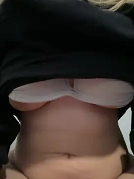 Snapshot of HottieBobi chatting on September 2025 04:51:02 PM HottieBobi online show from September 2025 04:51:02 PM