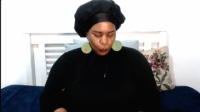 Snapshot of SplendidThalita chatting on October 2025 09:04:01 PM SplendidThalita online show from October 2025 09:04:01 PM