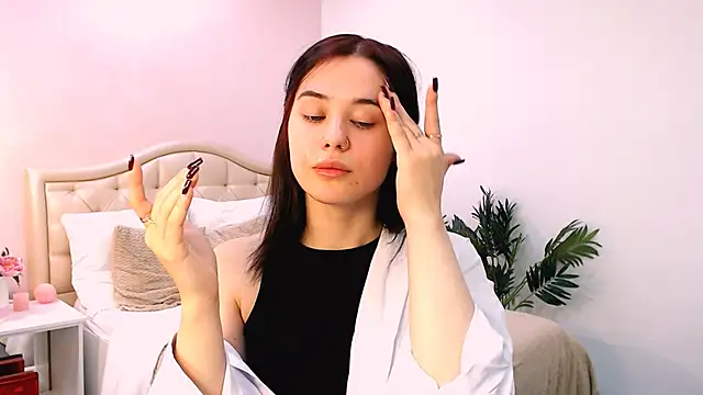 Snapshot of lil_angel_ chatting on October 2025 01:01:01 PM lil angel online show from October 2025 01:01:01 PM