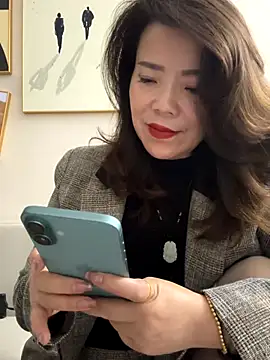 Snapshot of anna_yngs chatting on October 2025 01:58:02 AM anna yngs online show from October 2025 01:58:02 AM