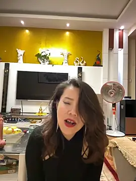 Snapshot of anna_yngs chatting on October 2025 11:11:02 AM anna yngs online show from October 2025 11:11:02 AM