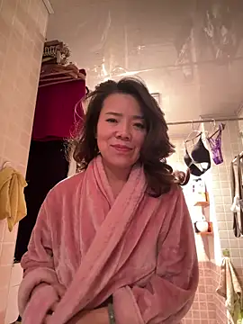 Snapshot of anna_yngs chatting on November 2025 12:00:02 AM anna yngs online show from November 2025 12:00:02 AM