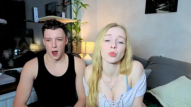 Snapshot of Emily0303 chatting on October 2025 03:09:02 AM Emily0303 online show from October 2025 03:09:02 AM