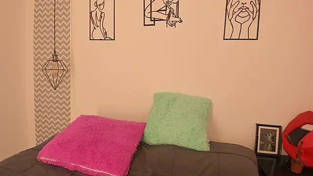 juanilittle online show from September 2025 07:13:02 PM