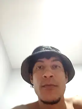 Snapshot of Alejobig27 chatting on November 2025 04:23:02 AM Alejobig27 online show from November 2025 04:23:02 AM