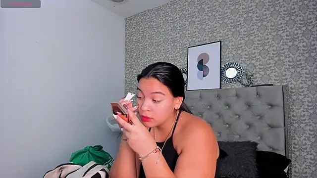 Grace Hollis online show from September 2025 05:02:02 PM