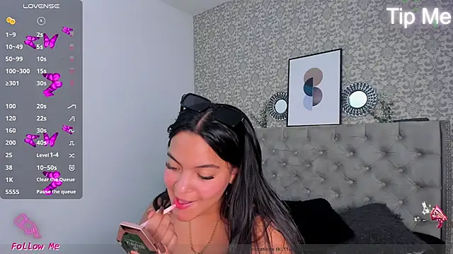 Grace Hollis online show from September 2025 05:02:01 PM