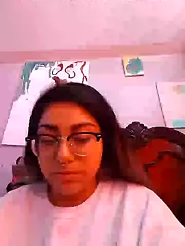 Snapshot of Lovelyrainn chatting on October 2025 03:19:02 PM Lovelyrainn online show from October 2025 03:19:02 PM