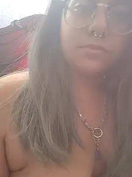 Snapshot of Lovelyrainn chatting on November 2025 09:47:01 PM Lovelyrainn online show from November 2025 09:47:01 PM