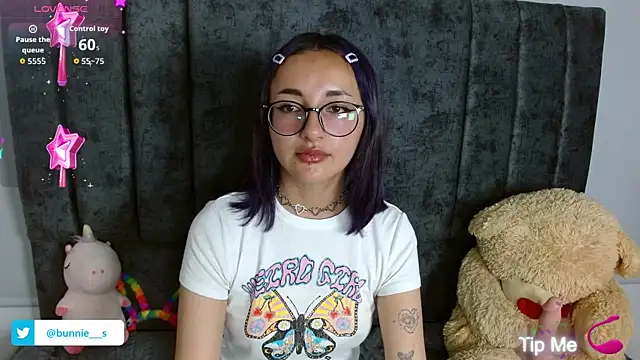 Littlee Bunny  online show from September 2025 01:01:01 PM