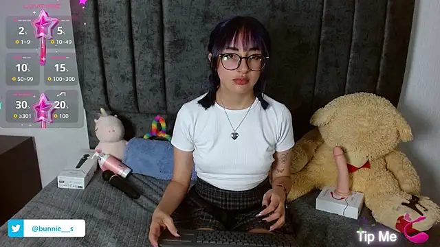 Littlee Bunny  online show from October 2025 10:56:02 AM