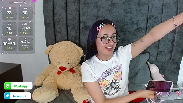 Littlee Bunny  online show from November 2025 12:59:02 PM