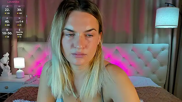 Snapshot of Marie_Ellie chatting on October 2025 01:25:02 AM Marie Ellie online show from October 2025 01:25:02 AM