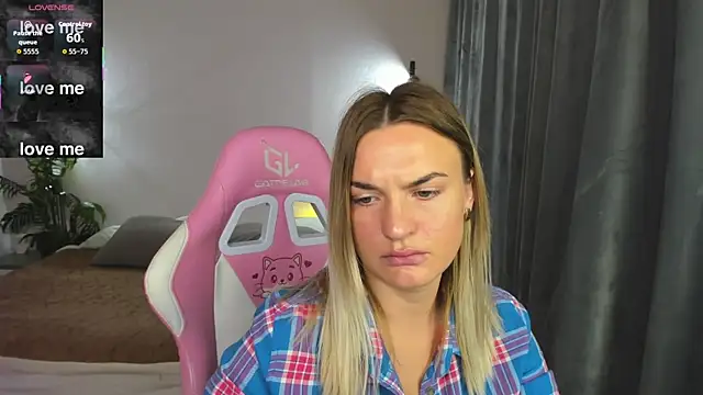 Snapshot of Marie_Ellie chatting on November 2025 01:38:02 AM Marie Ellie online show from November 2025 01:38:02 AM