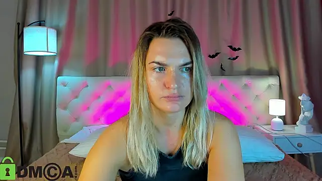 Snapshot of Marie_Ellie chatting on November 2025 01:26:01 AM Marie Ellie online show from November 2025 01:26:01 AM