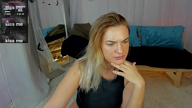 Snapshot of Marie_Ellie chatting on November 2025 01:28:01 AM Marie Ellie online show from November 2025 01:28:01 AM