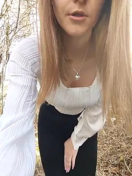 Snapshot of YOOUR_EVAA chatting on November 2025 09:18:02 AM YOOUR EVAA online show from November 2025 09:18:02 AM