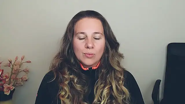 Darklure  online show from October 2025 09:11:01 PM